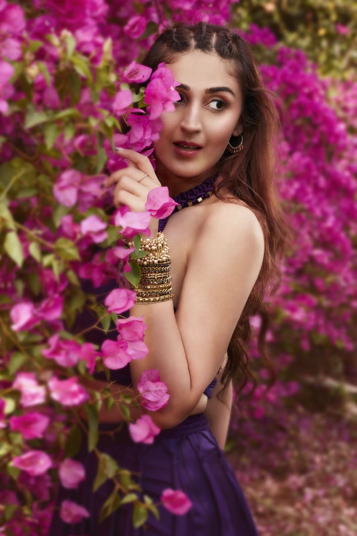 Dhvani Bhanushali ruling hearts with her latest single ‘Radha’ presented by Bhushan Kumar’s T-Series